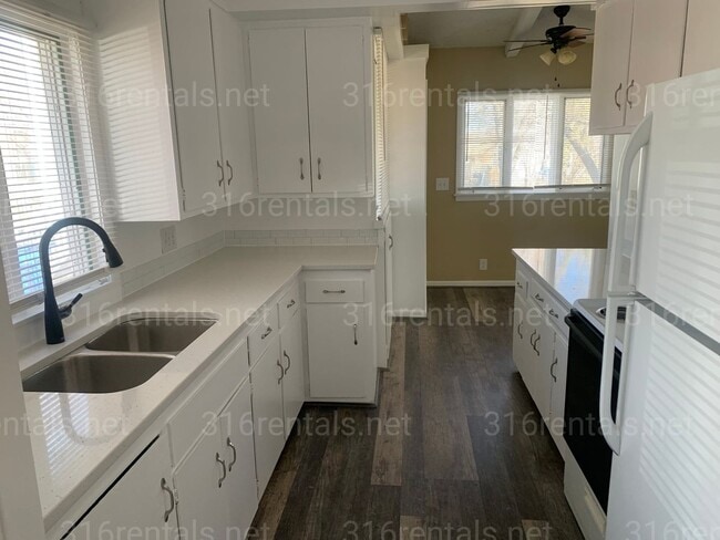 Building Photo - 830 N Pershing Ave