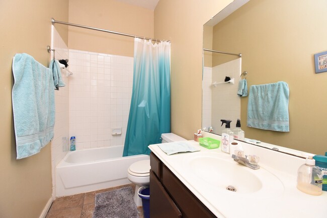 Building Photo - 14915 Willow Hearth Dr