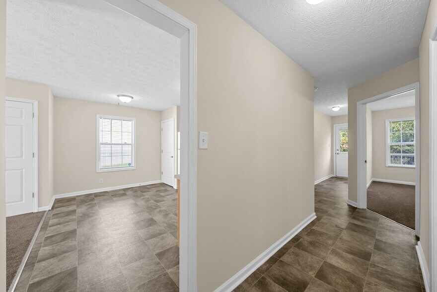 Building Photo - 105 Solid Rock Ct