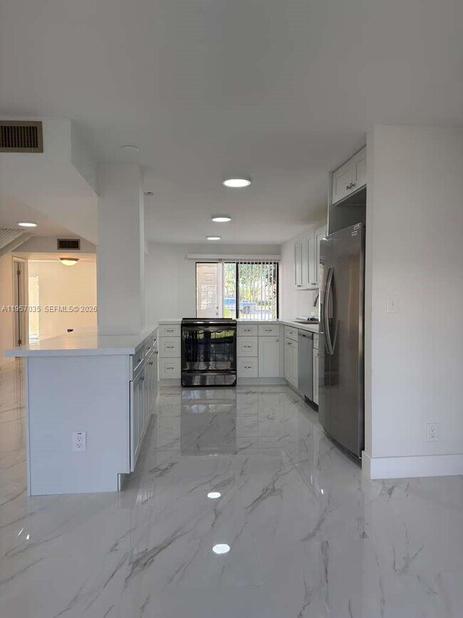 Building Photo - 9719 N New River Canal Rd