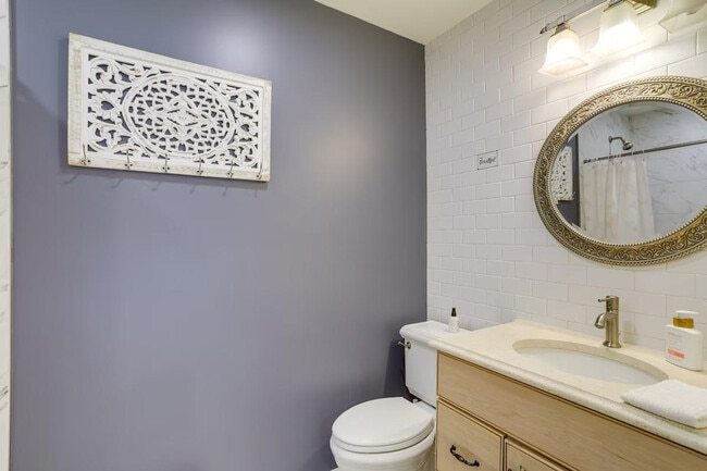 Building Photo - 12 S Arcturas Ave