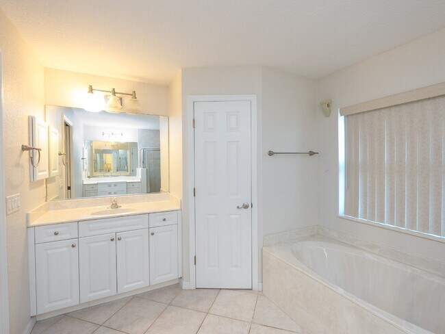 Building Photo - ZERO DEPOSIT MOVE-IN AVAILABLE ????