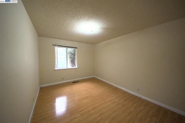 Building Photo - 1345 Kingfisher Way