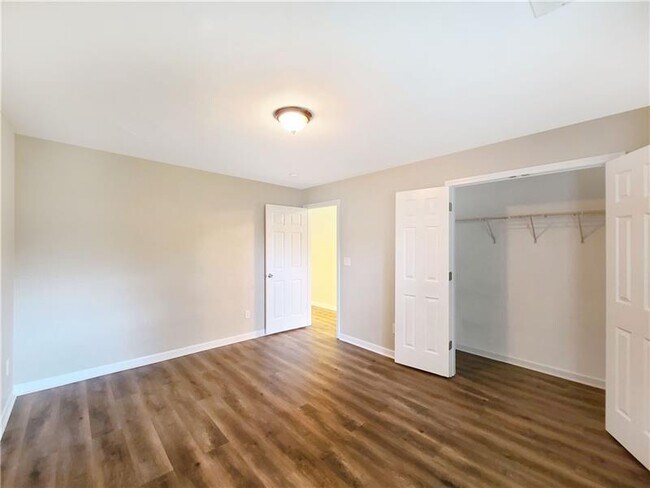 Building Photo - 140 Brook Cir SE