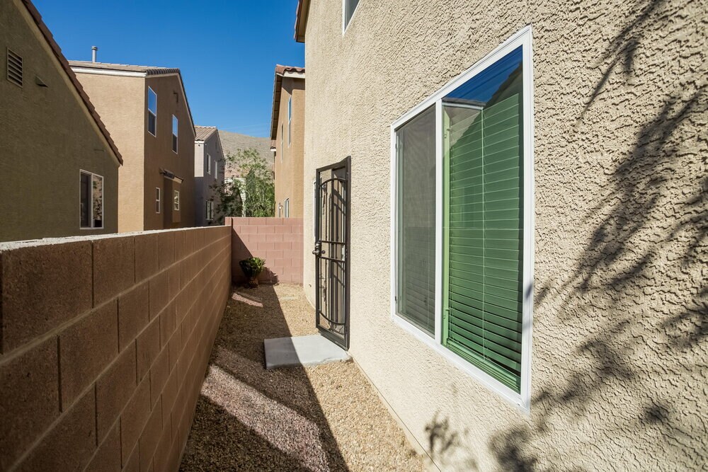 Building Photo - 10607 Seasonable Dr