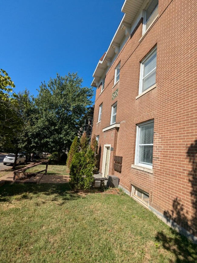 Building Photo - 3911 Castleman Ave