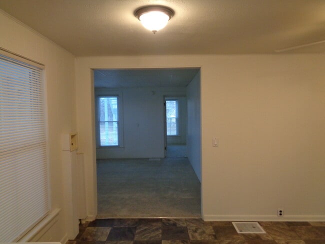 Building Photo - 302 E Division St