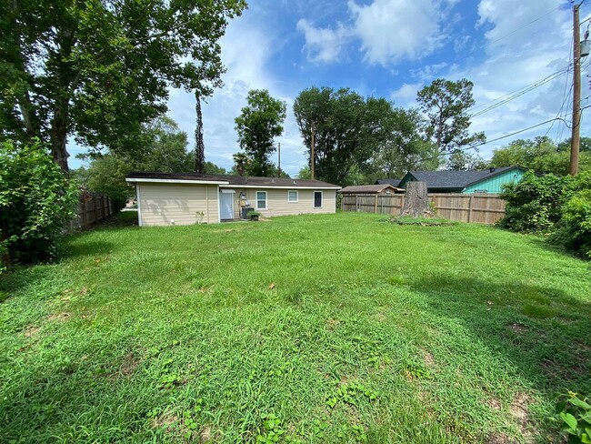 Building Photo - 403 Bluebonnet Dr