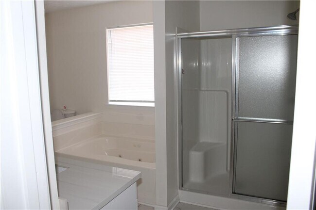 Building Photo - 3755 Fern Creek Dr