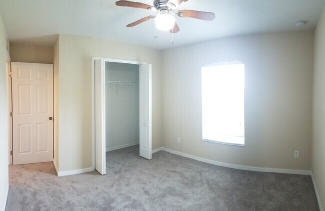 Building Photo - 429 Piper Ave