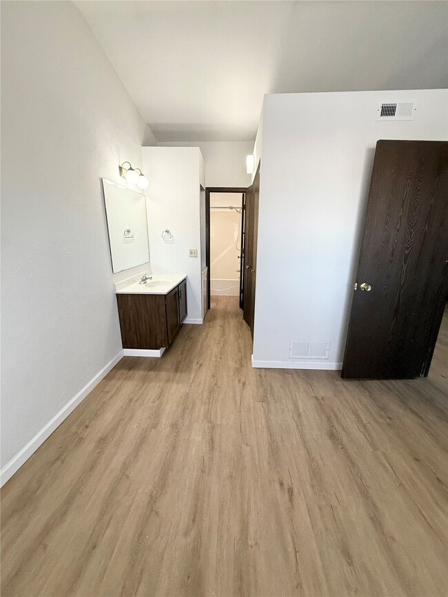 Building Photo - 83 Peachtree Ln