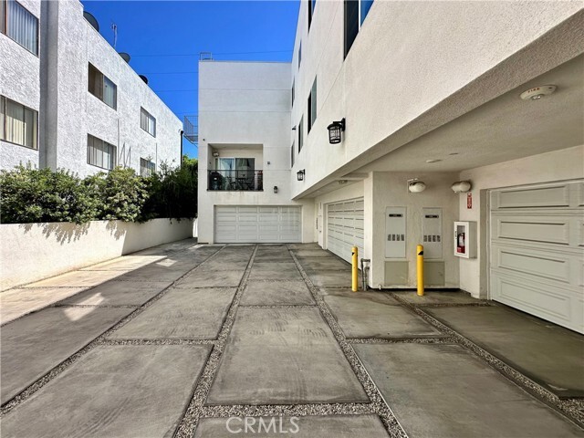 Building Photo - 14019 Vanowen St