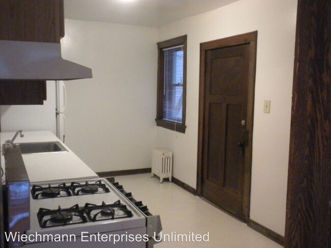 Building Photo - 2856 N Bartlett Ave