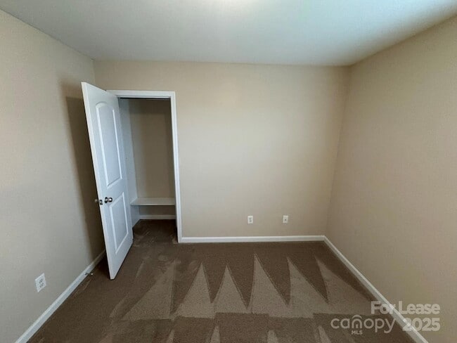 Building Photo - 4183 Broadstairs Dr SW