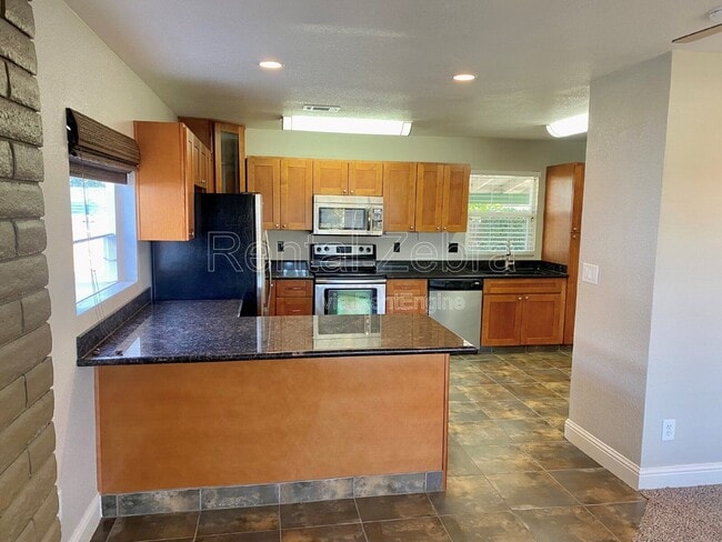 Building Photo - 1216 Rose Ave