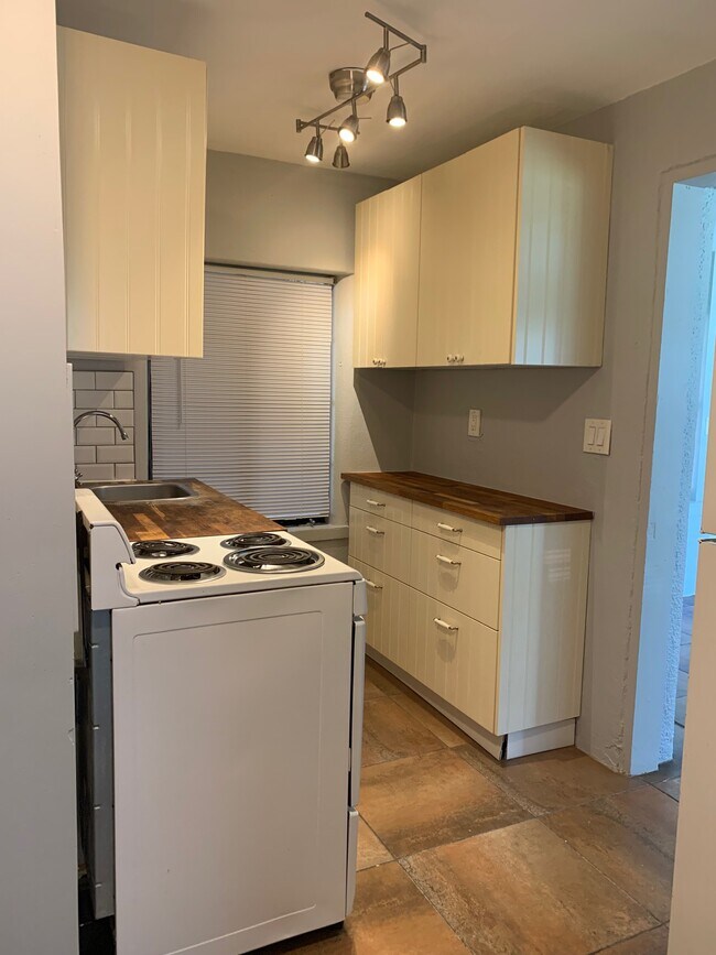 Building Photo - 2228 2nd Ave E