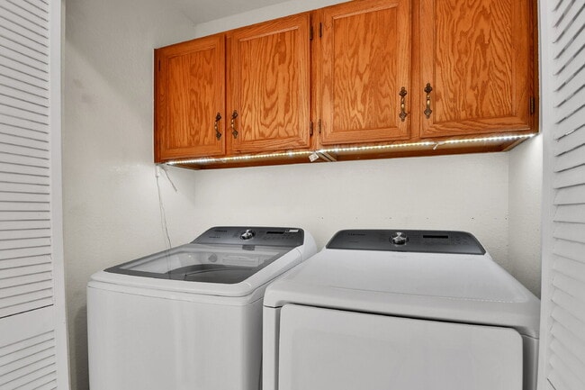 Building Photo - $2,795 - 3 Bed, 2.5 Bath Home in Broomfiel...