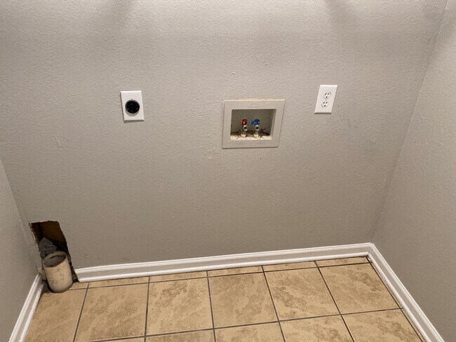 Building Photo - 68 Old Oak Cir