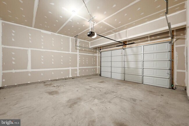 Building Photo - 102 Curtain Fall Dr