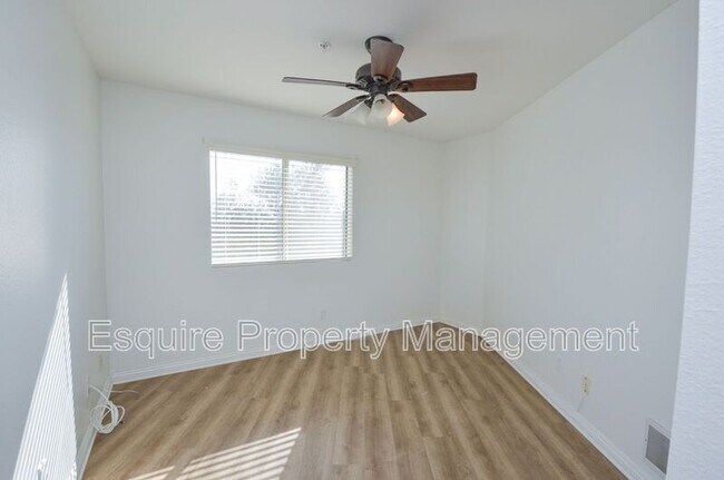 Building Photo - 2713 Antonio Dr