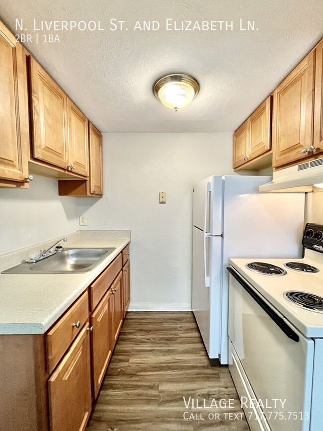 Building Photo - END-unit! Affordable 2-Bed Convenient to I...