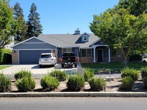 Building Photo - 692 W Springer Dr