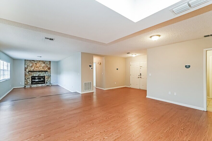 Building Photo - 3444 Brian Rd S