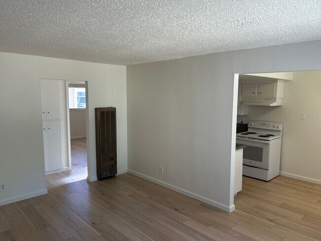 Building Photo - Maple 2