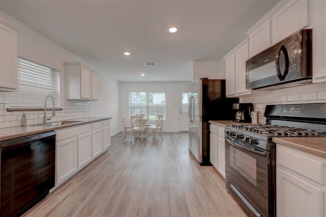 Building Photo - 1234 Blue Hazel Ct