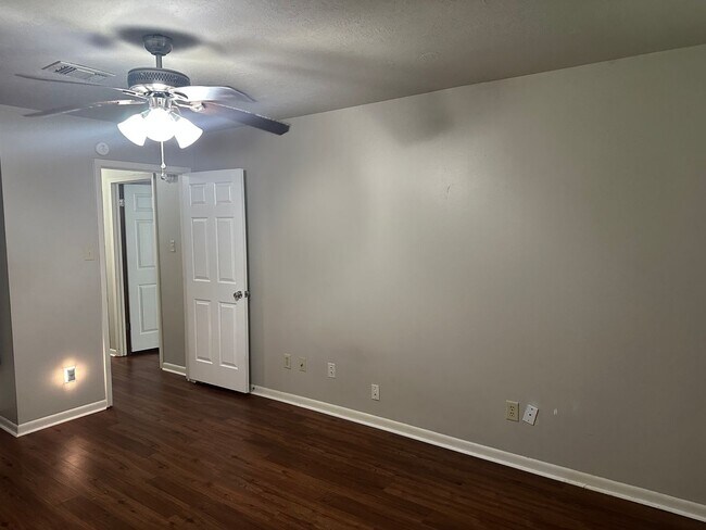 Building Photo - 2711 Wilderness Dr N