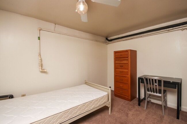 Building Photo - Guaranteed Lease - Sign Today!