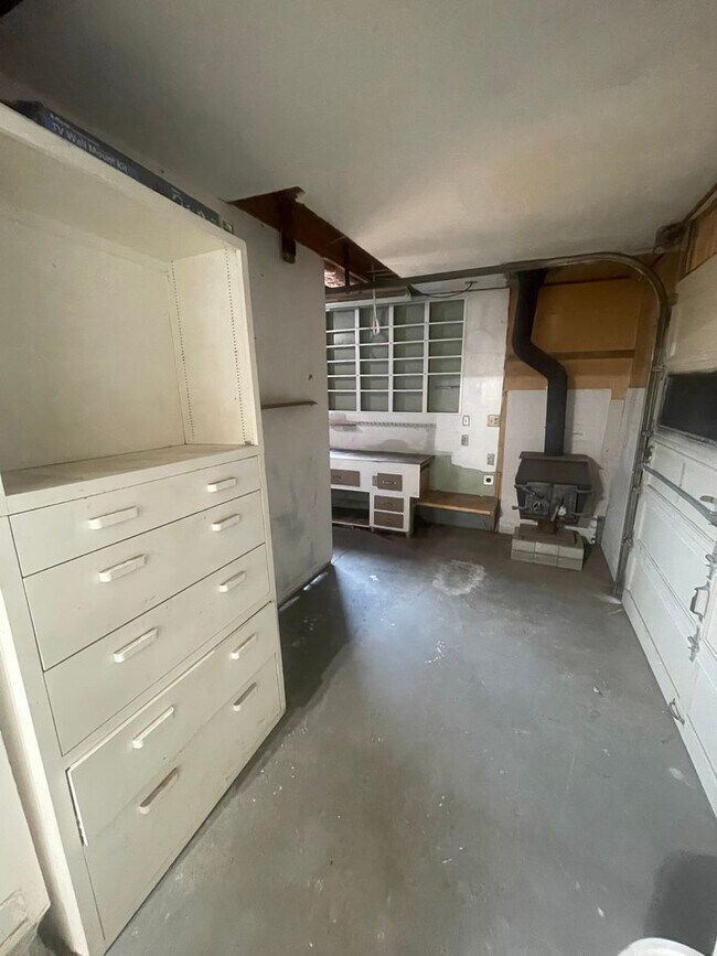 Building Photo - Charming 3 Bedroom Home Lebanon Home with Large Fenced Yard! **$500.00 Off First Full Month's Ren...