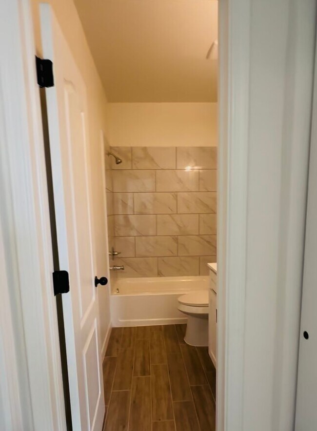 Building Photo - HALF OFF RENT FOR MAY!!