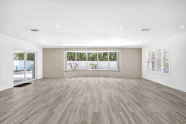 Building Photo - 850 W Camino Real