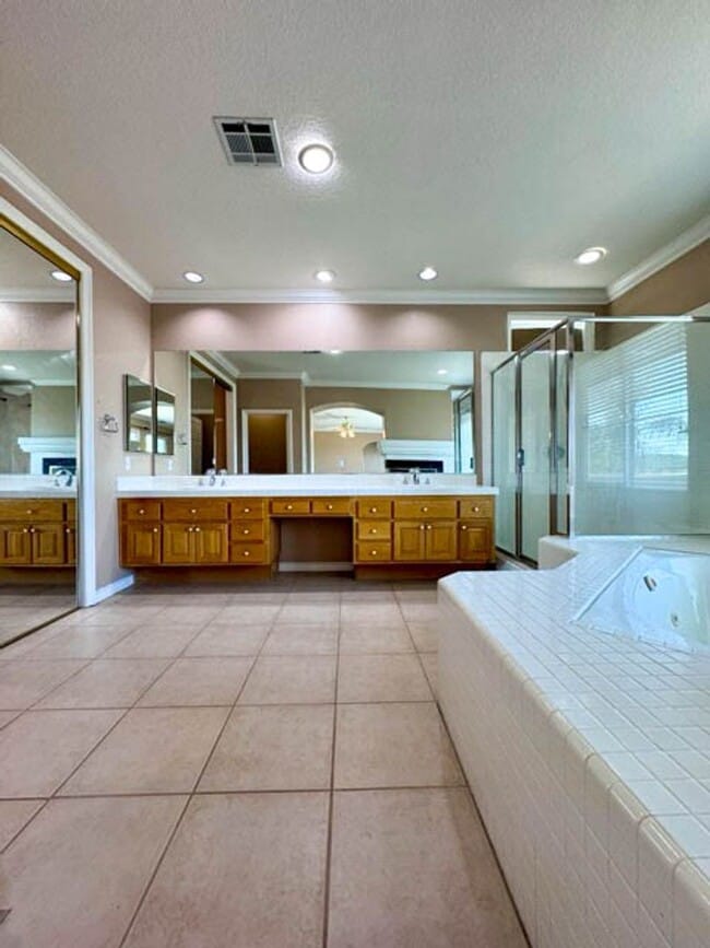 Building Photo - COMING SOON! Large Murrieta home available for LEASE!