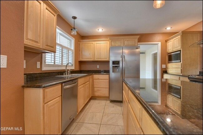 Building Photo - 424 Stonebluff Rd