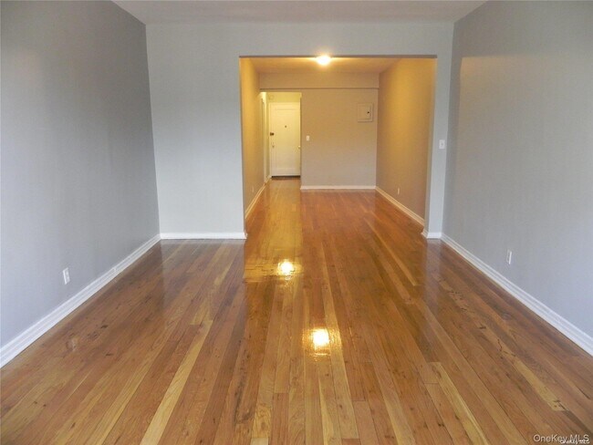 Building Photo - 12 Welwyn Rd