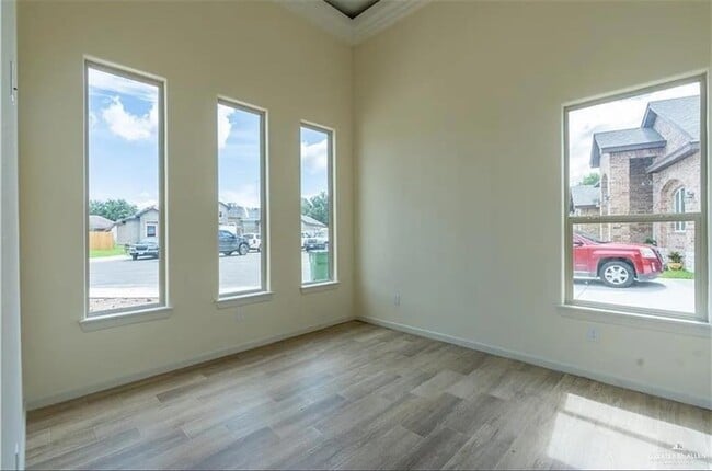 Building Photo - 607 Alameda St