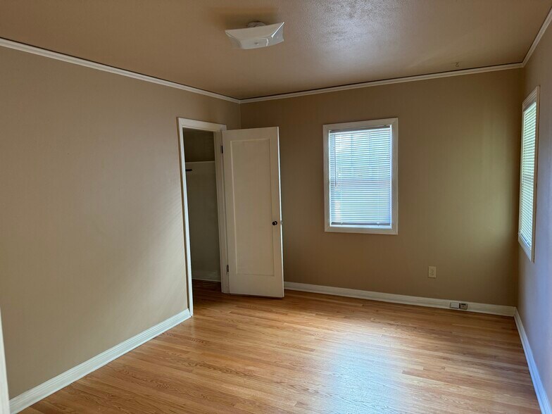 Building Photo - 7405 NE Prescott St