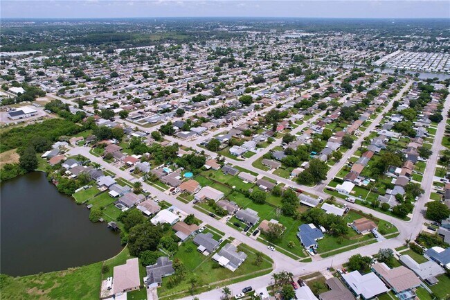 Building Photo - 2107 Harrison Dr