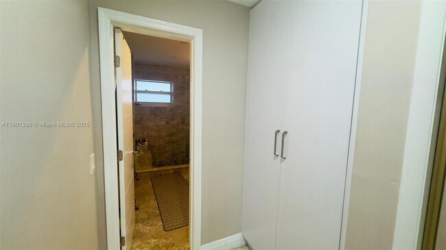 Building Photo - 329 SE 3rd St