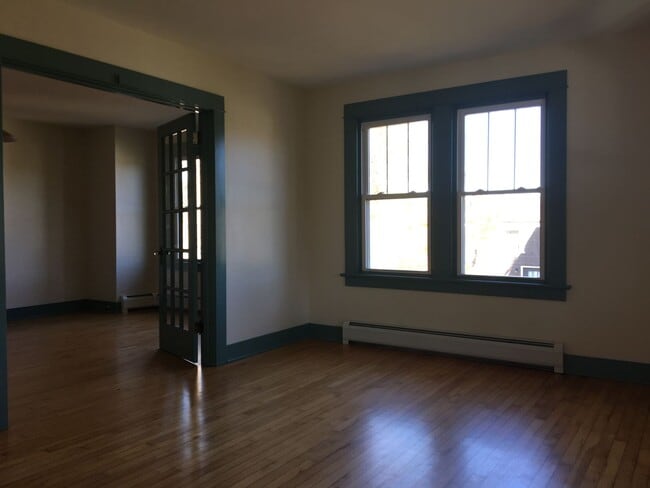 Building Photo - Lovely Single-Family 3BR Home in Vergennes...