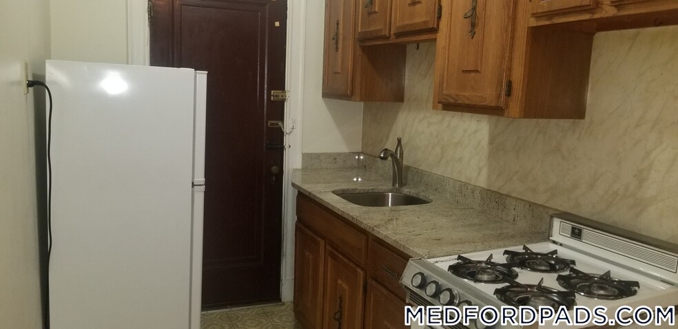 Building Photo - 63 Fellsway W