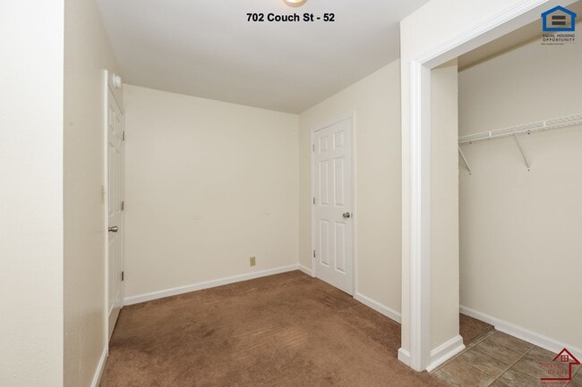 Building Photo - 702 Couch St