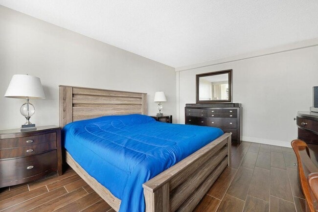 Building Photo - 2400 Presidential Way