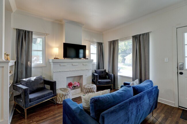 Building Photo - Fully Furnished in Owen Park!