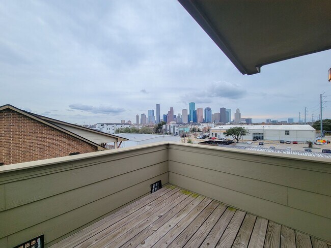 Building Photo - Stunning Corner Unit with Breathtaking Views!