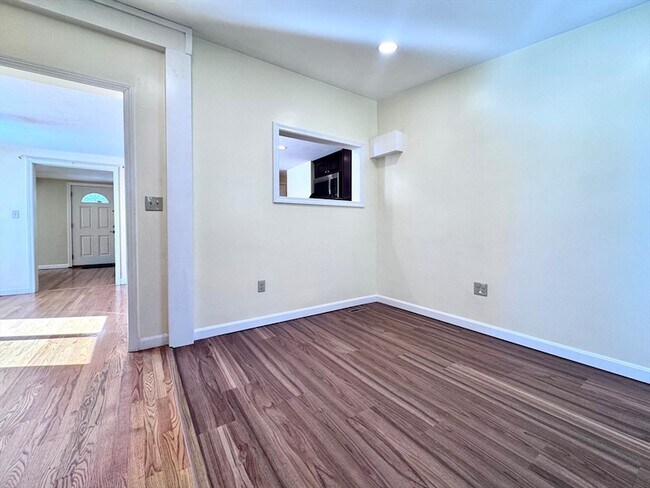 Building Photo - 10 Marrigan St