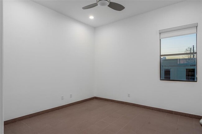 Building Photo - 118 Tuam St