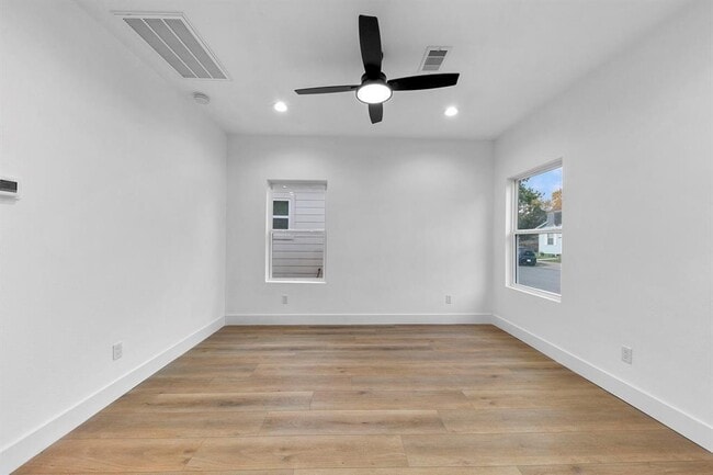 Building Photo - 2805 Nettleton St
